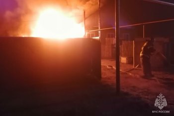 В татарстанском поселке Уруссу на пожаре пострадали двое взрослых и ребенок