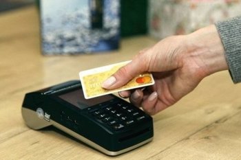 ЦБ не планирует отключать российские карты Visa и Mastercard