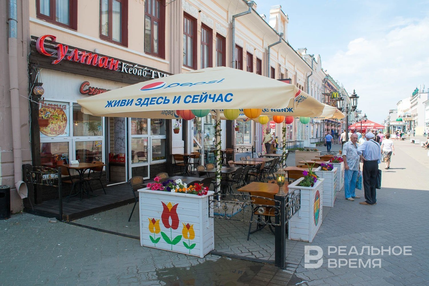 Новые правила для аниматоров и уличных торговцев на улице Баумана в Казани  — Реальное время