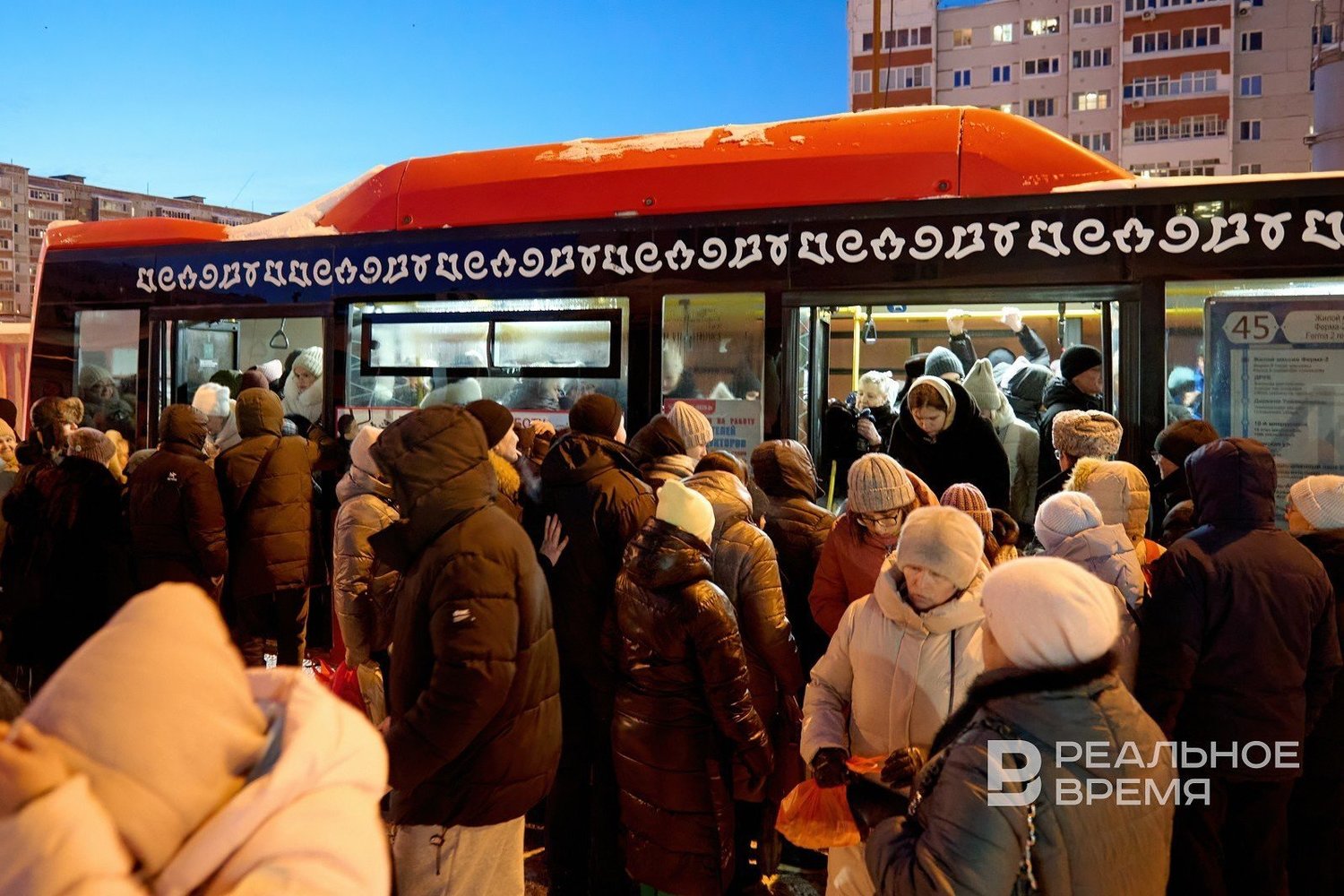 Транспортный «тупик» на Сухой реке в Казани: автобусы дальше не пойдут,  просьба освободить салоны