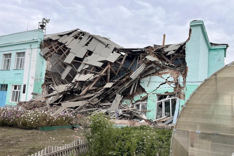 В Татарске обрушилась часть здания школы — завтра там планировались занятия