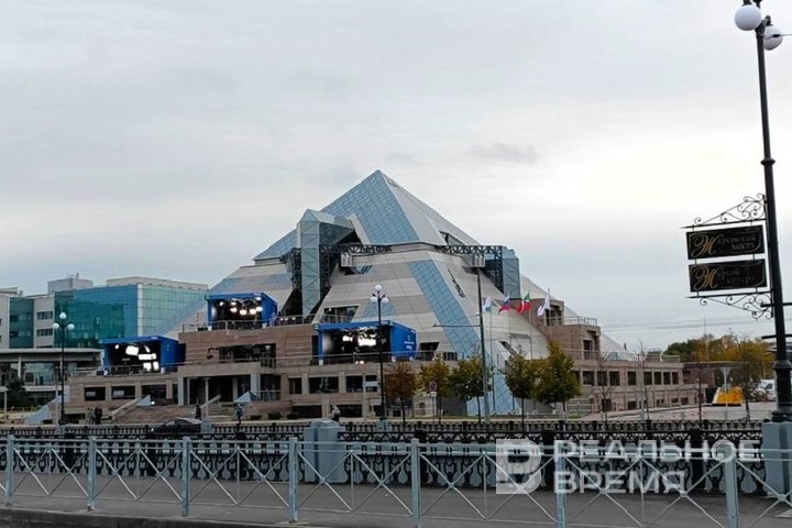 100 человек и 20 тонн оборудования: в КРК «Пирамида» три студии RT собрали за два дня