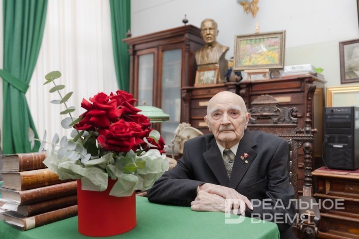 В Казанском ГМУ чествовали профессора Льва Козлова — ему исполнилось 95 лет