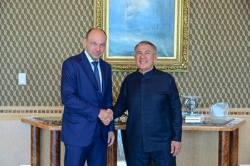 Минниханов обсудил работу с обращениями граждан с представителем Кремля