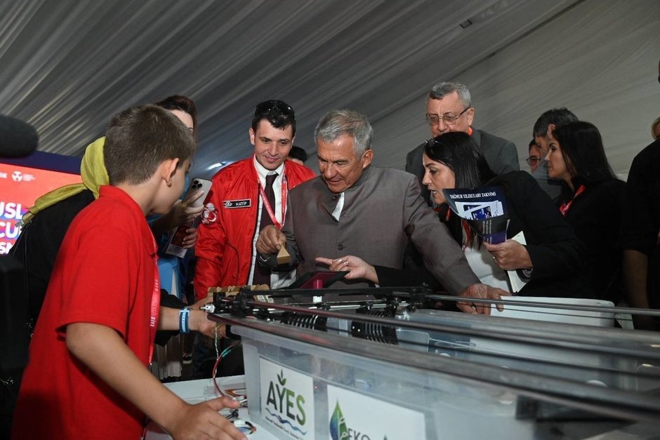 Рустам Минниханов посетил фестиваль «Технофест» в Стамбуле