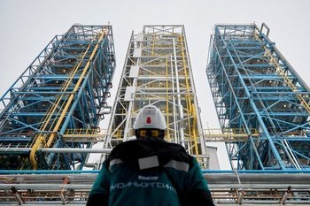 КОС и НКНХ в первом полугодии увеличили выручку по МСФО на 12%