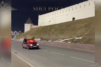 Водителя наказали за опасную поездку у Казанского кремля