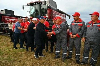 Раис Татарстана оценил ход уборки урожая в Нурлатском районе