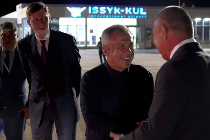 Минниханов прибыл в Кыргызстан для участия в VII Кыргызско-Российском экономическом форуме