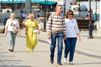 ЛДПР предлагает бесплатно выделять землю семьям с 10-летним стажем брака и ребенком