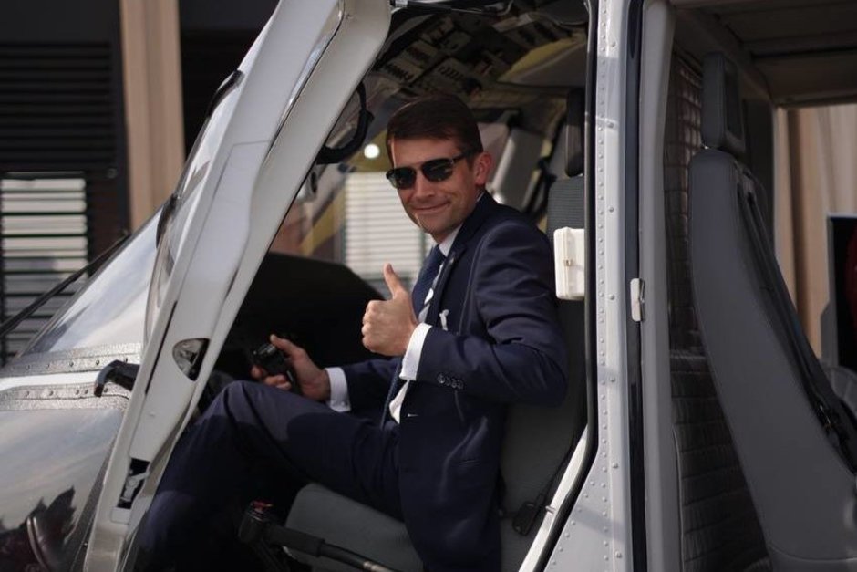 Генконсул России в Дубаев осмотрел импортозамещенный Ансат