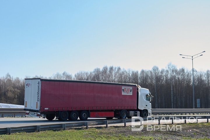 Границу Ирана и Азербайджана пересекли около 150 фур с российскими водителями