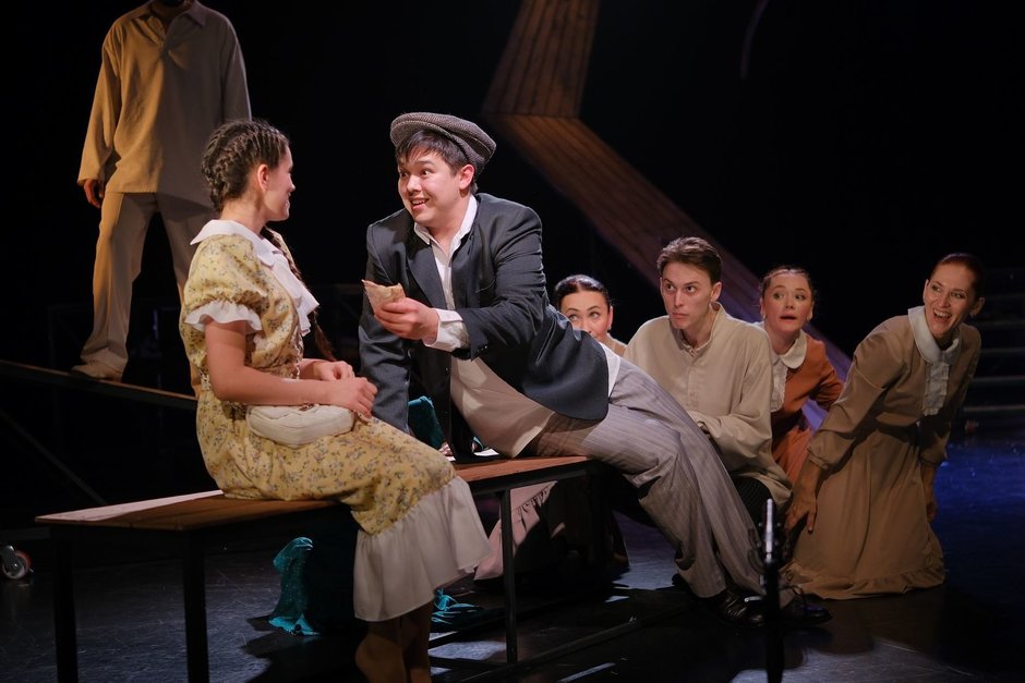 Байопик в стихах: театр Кариева показал поэтический спектакль о Роберте Миннуллине