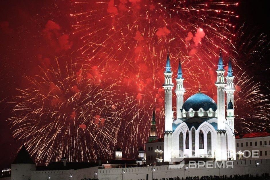 День Победы в Казани завершился праздничным салютом