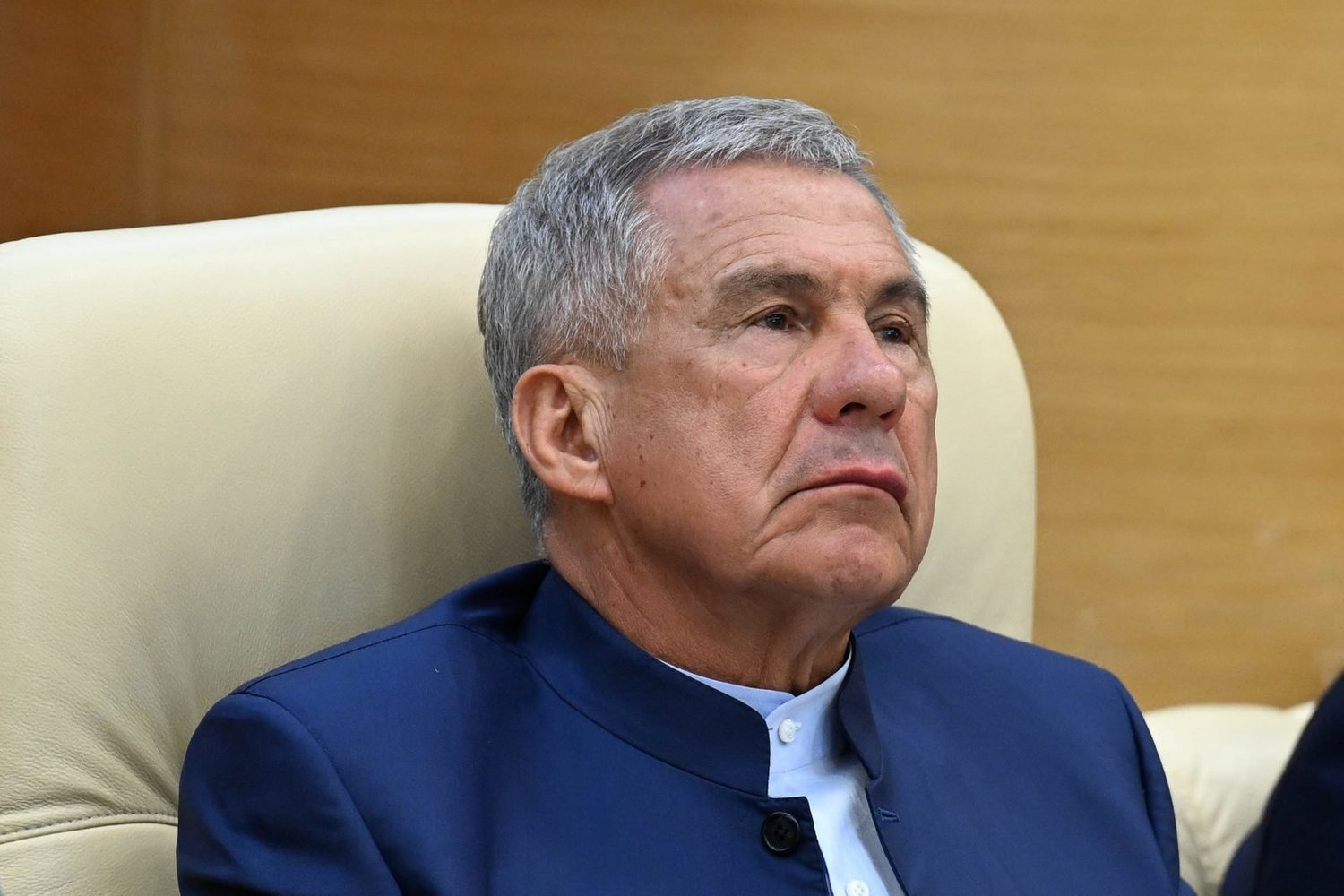 Минниханов поздравил татарстанцев с днем образования ТАССР и показал текст декрета