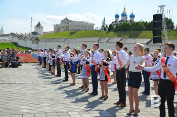 Минниханов поручил пристальнее следить за безопасностью во время последнего звонка