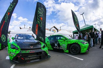 Драйв, мощь, энергия: «ТАИФ-НК» поздравил нижнекамцев с Днем молодежи