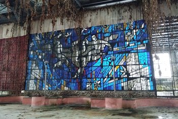 В Габишево хотят продать витражи культурно-спортивного центра