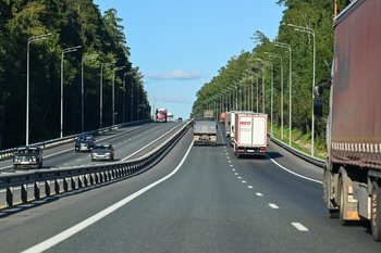 В Казани водитель потерял сознание и повредил 150 секций дорожного ограждения