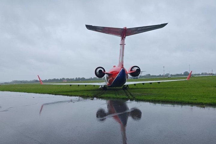 Самолет, летевший из Казани в Тобольск, выкатился за пределы взлетной полосы в аэропорту Екатеринбурга