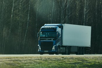 В Татарстане зарплаты в доставке и грузоперевозках достигли 99,7 тыс. рублей