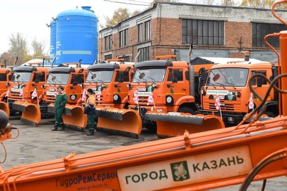 В Казани мобилизовали спецтехнику для борьбы с возможным гололедом