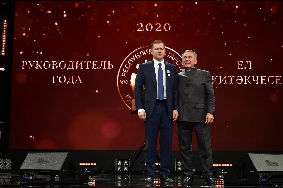 24 декабря 2020г. Президент Республики Татарстан Р.Н. Минниханов вручил генеральному директору АО «ТАИФ» Р.А. Шигабутдинову государственную медаль РТ «За доблестный труд»