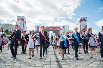 Последний звонок в России пройдет 26 мая, выпускные — 27 июня