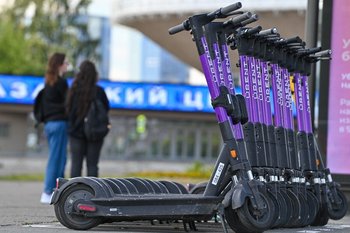 Эксперт предложил решение проблемы столкновений электросамокатов с пешеходами