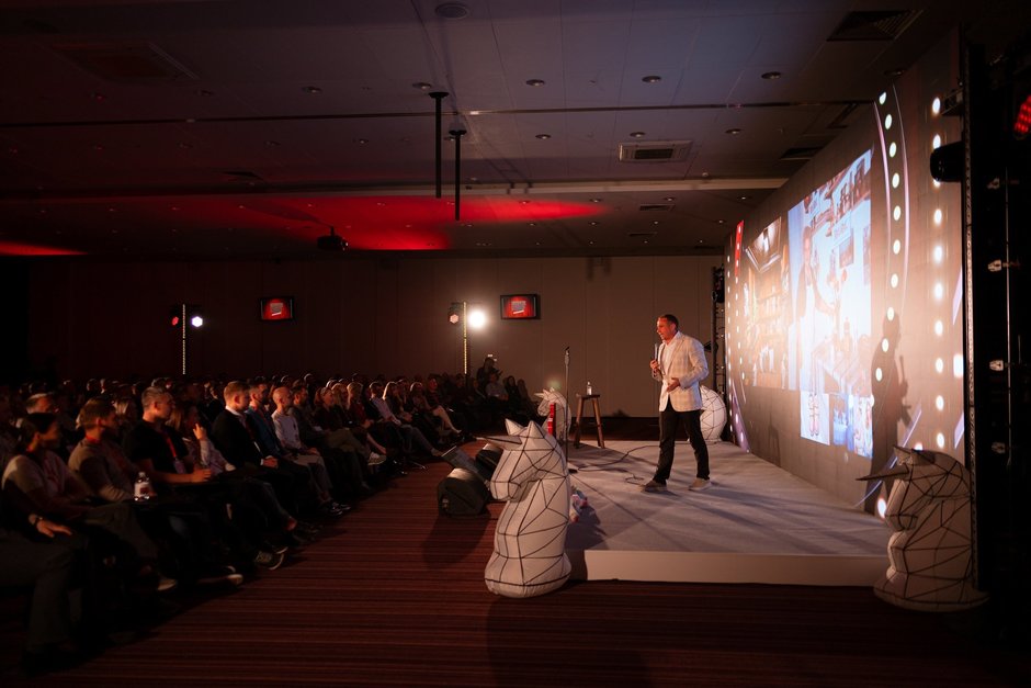 Business StandUp тур Оскара Хартманна «Охота за единорогами» в Казани