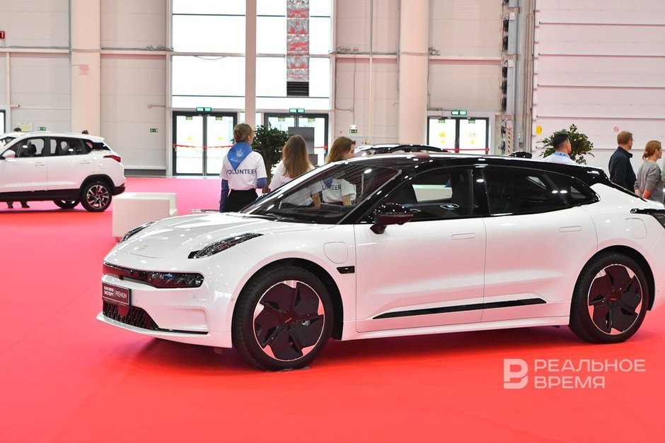 Китайцы теряют позиции: продажи новых автомобилей в России упали до минимума за 11 месяцев