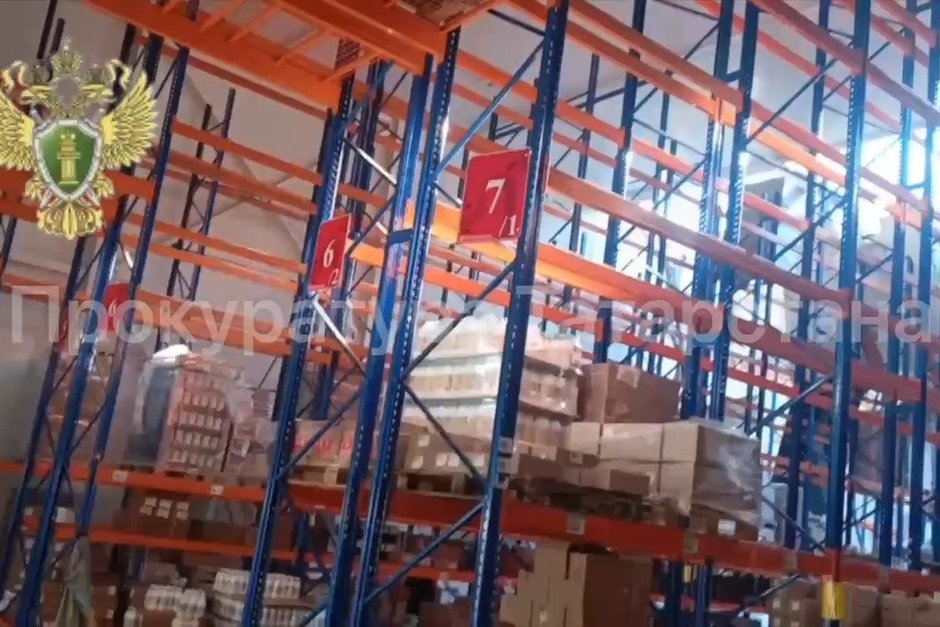 Во время обрушения на складе в Татарстане пострадал сотрудник