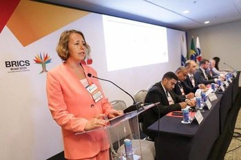 Россия представила проект по созданию международного инвестиционного центра БРИКС