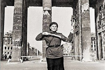 В Саратове исполнилось 100 лет легендарной регулировщице Победы Марии Лиманской