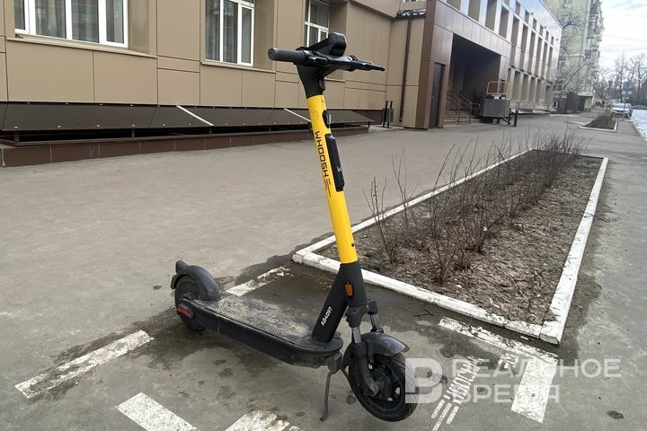 Во Владивостоке запретили передвигаться на электросамокатах в центре города