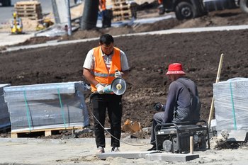 Поток мигрантов в Татарстан обмелел: что будет со стройками и транспортом?