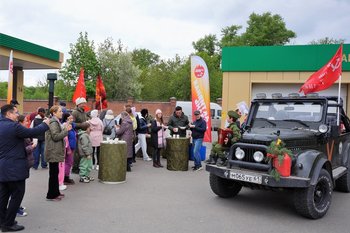Военные песни и полевая кухня: как в сети «ТАИФ-НК АЗС» поздравляли с Днем Победы