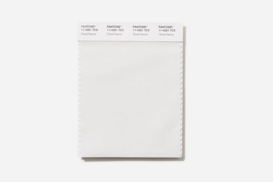 Pantone объявил цветом 2026 года «Облачный Танцор» — нейтральный белый