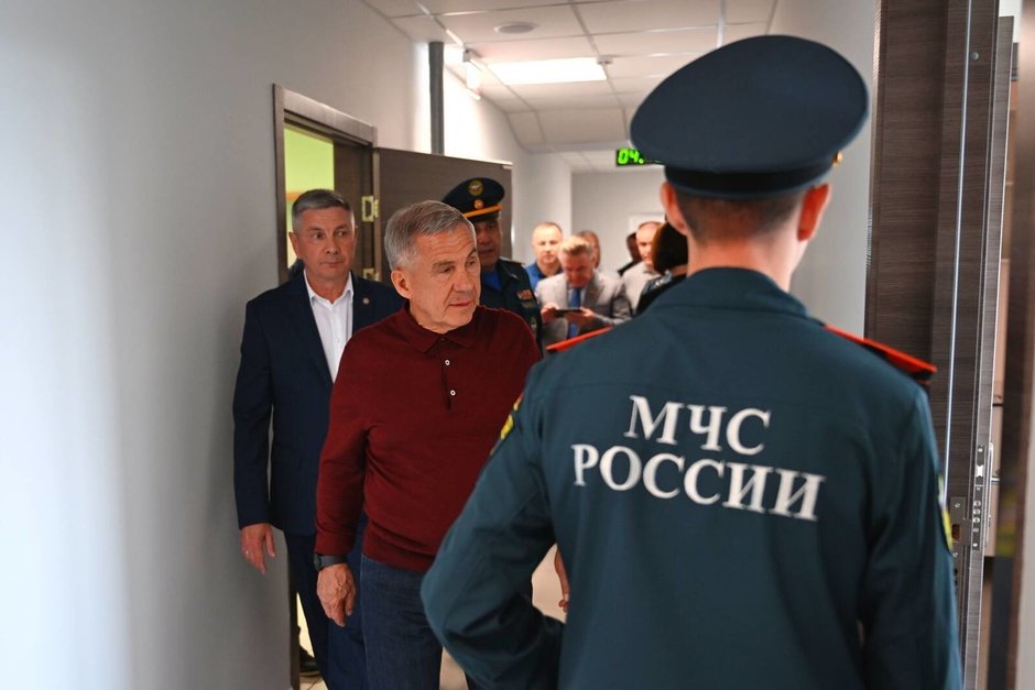 Рустам Минниханов посетил новое здание пожарно-спасательной части в Актаныше