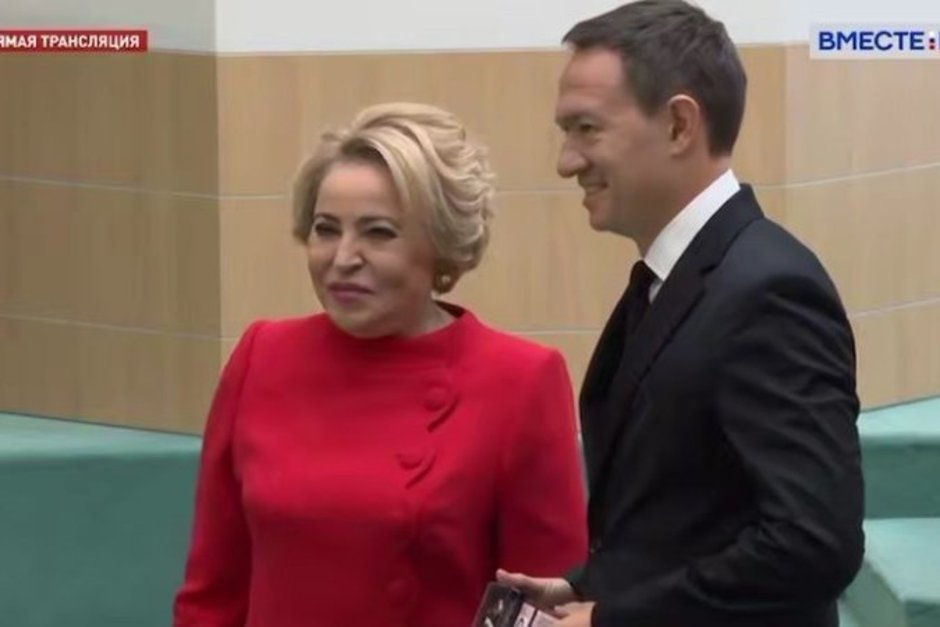 Матвиенко вручила удостоверение сенатора Тимуру Нагуманову