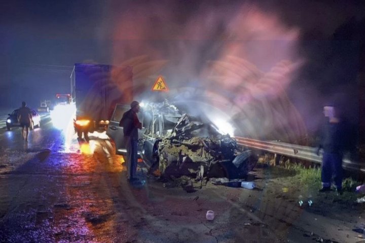 В Менделеевском районе водитель иномарки погиб после столкновения с фурой на встречке