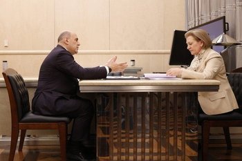 Михаил Мишустин встретился с главой российского Роспотребнадзора Поповой