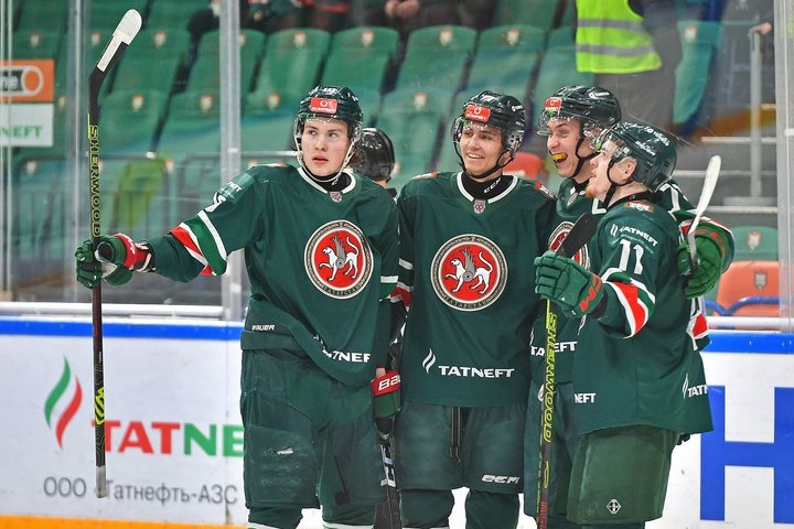 «Ак Барс» и «Нефтяник» совершили обмен с участием четырех хоккеистов