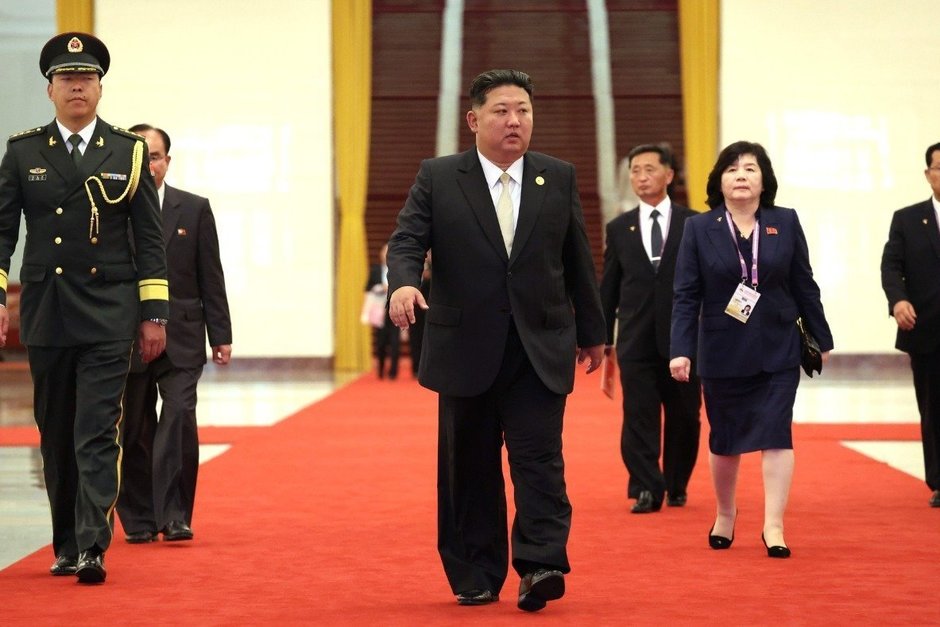 Ким Чен Ын ознакомился с работами над «новым секретным подводным оружием»