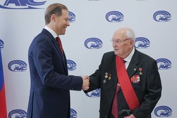 Денис Мантуров вручил Евгению Федосову орден «За заслуги перед Отечеством» I степени