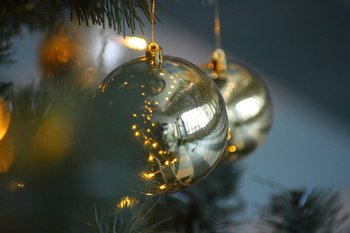 Базовый набор новогоднего декора обойдется россиянам в 2,5 тыс. рублей