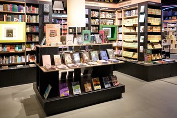 Цена растет, продажи падают: как себя чувствовала книжная розница в I полугодии 2026-го