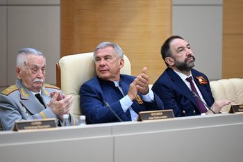 Рустам Минниханов — об аллее Славы: на одних лозунгах патриотом не станешь