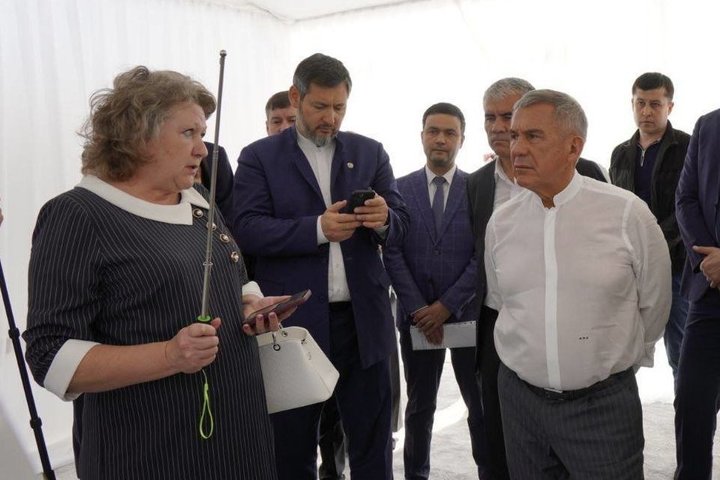 Минниханов в Узбекистане посетил площадки промпарка «Бухарский комплекс развития промышленности»