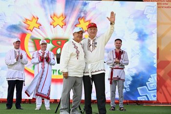 Минниханов вручил Зюганову орден «Дуслык» во время празднования Уява